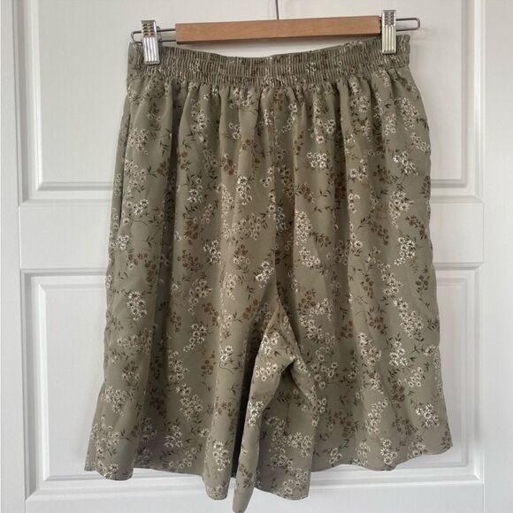 LANA LEE PETITE || Vintage floral shorts - Picture 7 of 12